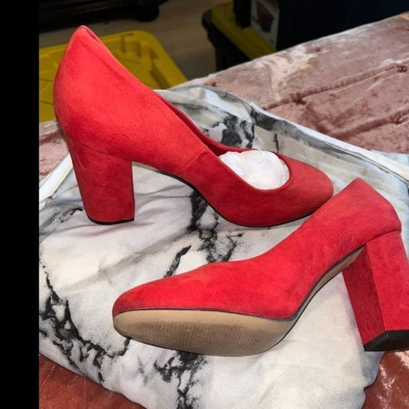 Apt 9: Red Hot Chunky Heels in Size 8‎ with Round Heels - Picture 4 of 5